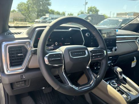 New 2026 GMC Canyon Denali AWD/4WD image 13