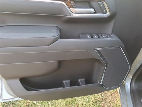 Used 2025 GMC Sierra 1500 Elevation image 16