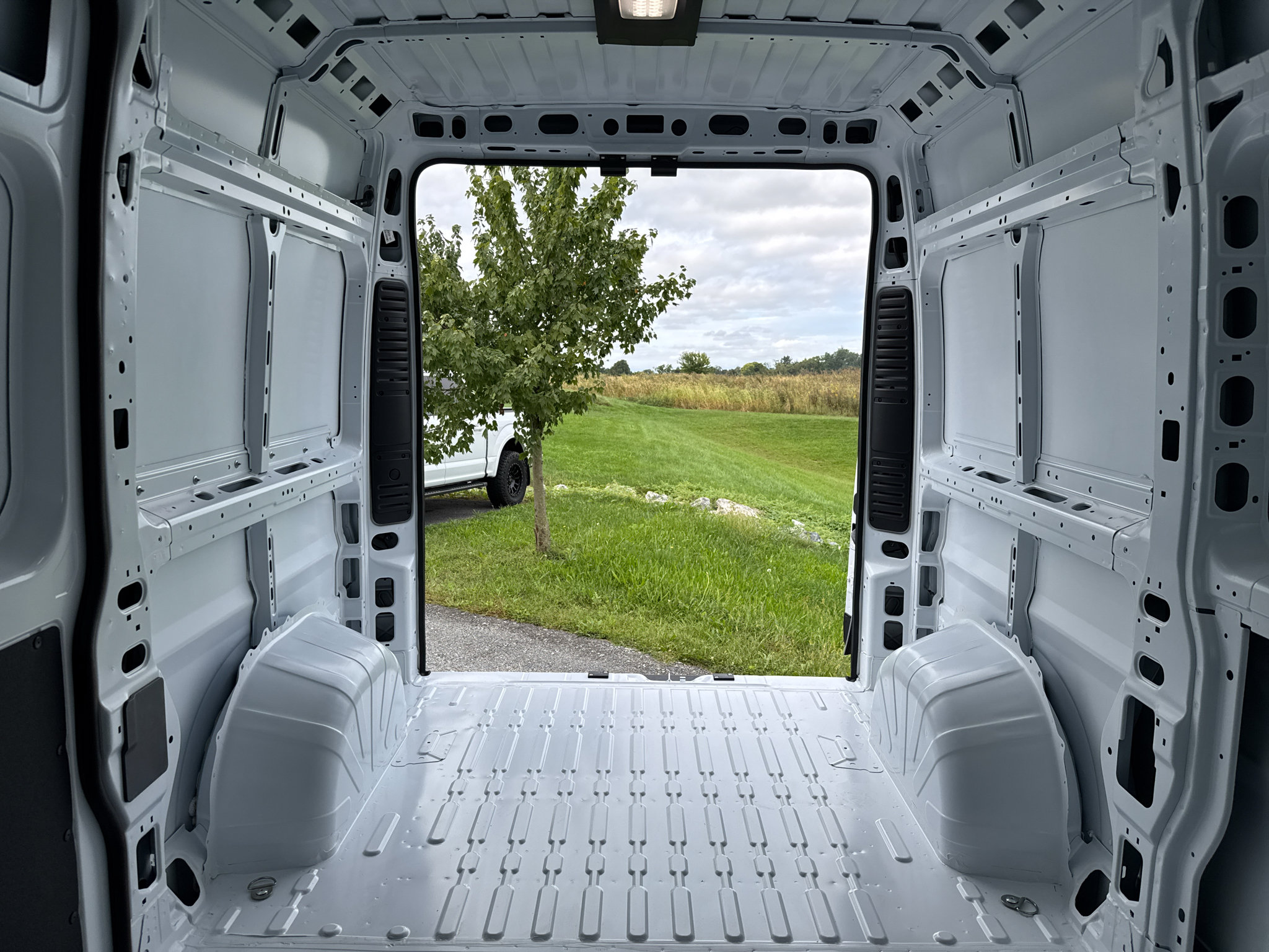 New 2026 RAM ProMaster 1500 w/ Convenience Group FWD image 9