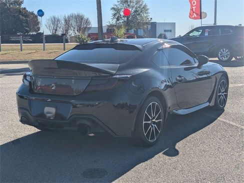 Certified 2023 Toyota GR86 Base image 3