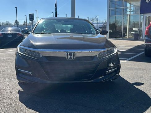 Used 2018 Honda Accord Touring image 8