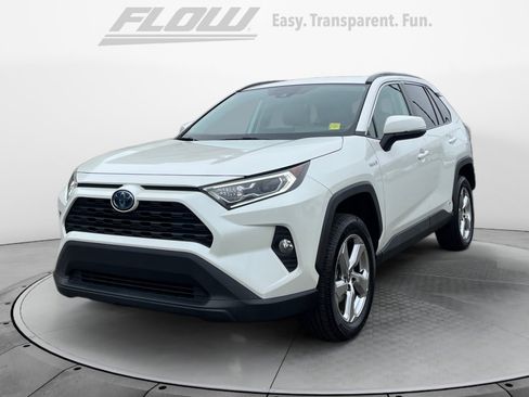 Used 2021 Toyota RAV4 XLE Premium image 4