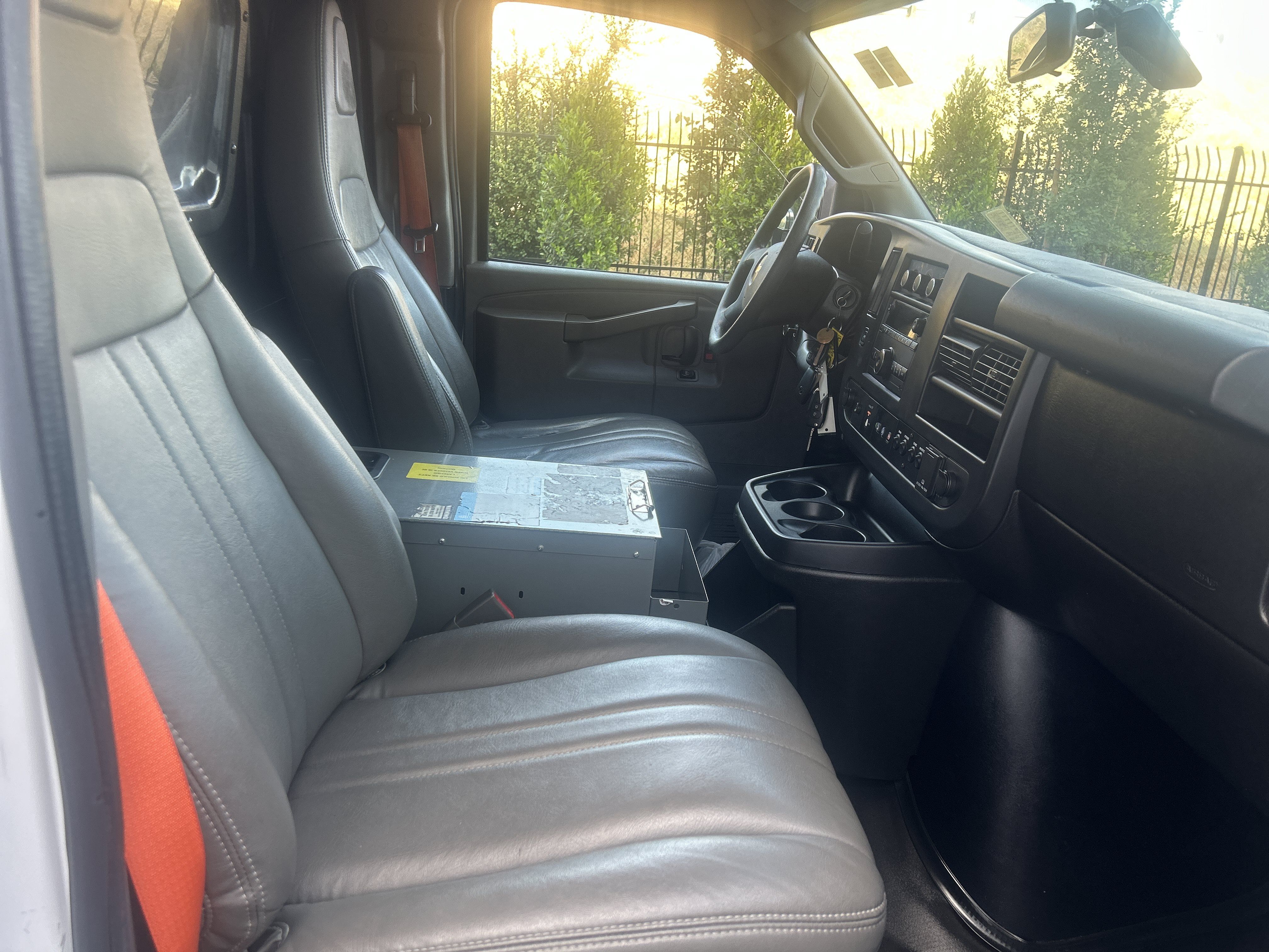 Used 2017 Chevrolet Express 2500 RWD image 17