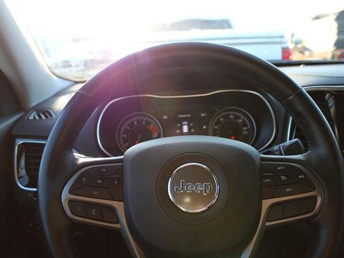 Used 2020 Jeep Cherokee Limited image 23