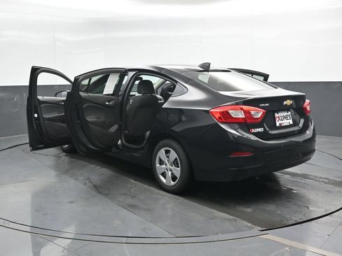 Used 2017 Chevrolet Cruze LS FWD image 47