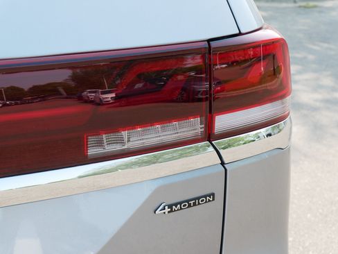 Certified 2026 Volkswagen Atlas SEL Premium R-Line AWD/4WD image 17