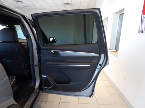 Used 2025 Buick Enclave Preferred image 22