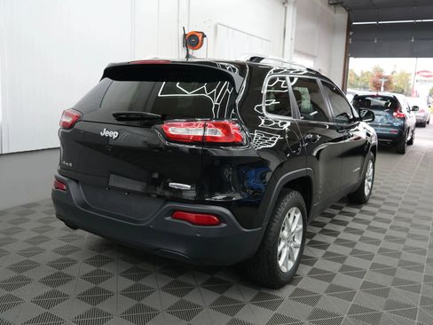 Used 2017 Jeep Cherokee Latitude w/ Safety/Convenience Group image 4