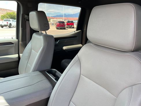 Used 2023 GMC Sierra 1500 SLT w/ SLT Premium Package AWD/4WD image 17