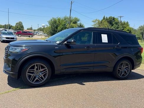 Used 2025 Ford Explorer ST-Line w/ ST-Line Street Pack AWD/4WD image 3