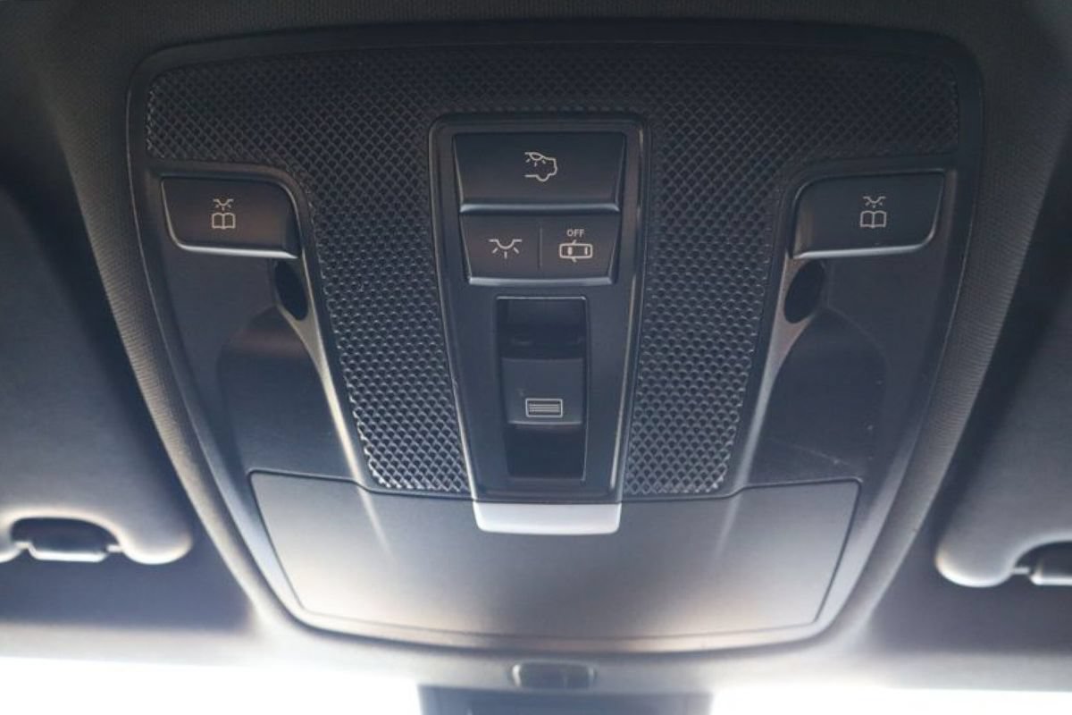 Used 2015 Mercedes-Benz CLA 250 4MATIC image 24