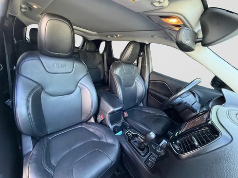 Used 2019 Jeep Cherokee Limited AWD/4WD image 21