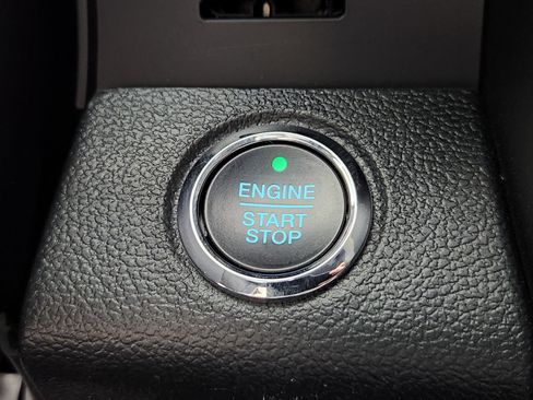 Used 2015 Ford F150 Platinum w/ Equipment Group 701A Luxury AWD/4WD image 26