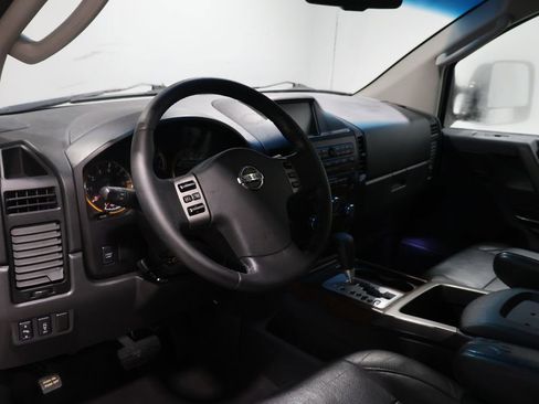 Used 2011 Nissan Titan SL w/ SL Technology Pkg image 16