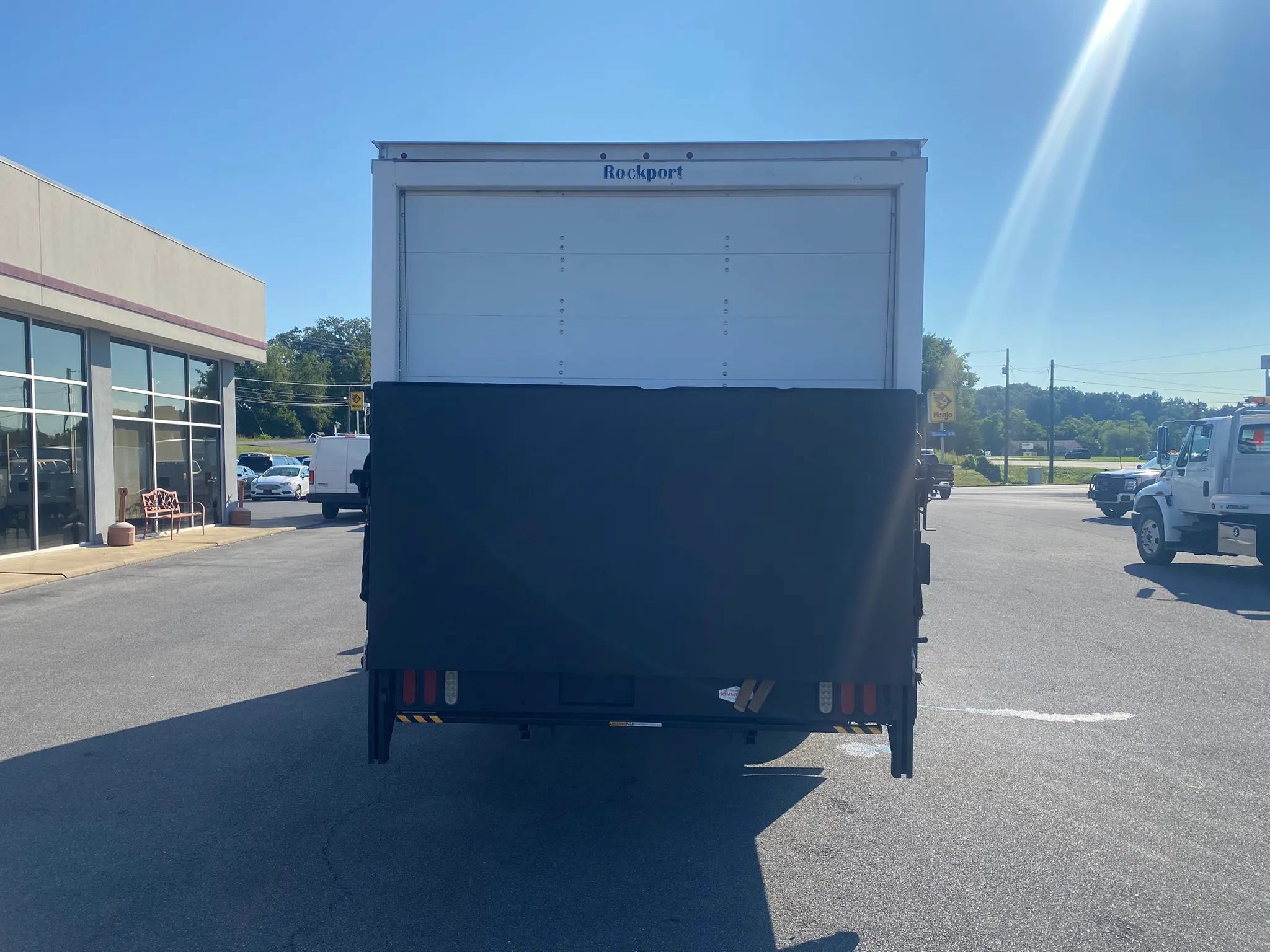 Used 2017 Chevrolet Express 4500 Extended RWD image 6