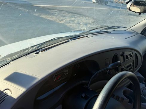 Used 2002 Ford E-350 and Econoline 350 Super Duty image 30