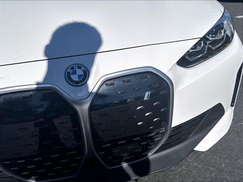 Used 2024 BMW i4 eDrive40 w/ Premium Package RWD image 31