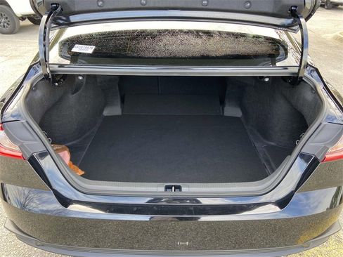 Used 2025 Toyota Camry SE image 9