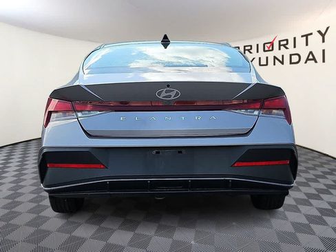 Used 2024 Hyundai Elantra SEL FWD image 5