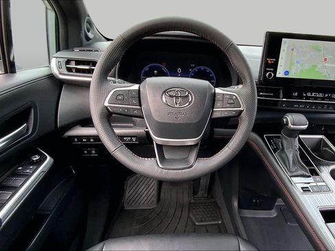 Used 2025 Toyota Sienna XSE w/ XSE Plus Package AWD/4WD image 6