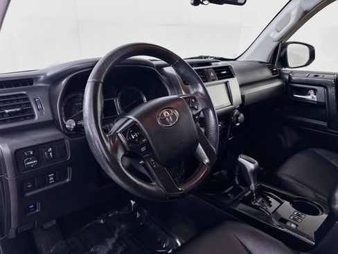 Used 2017 Toyota 4Runner TRD Off-Road Premium AWD/4WD image 4