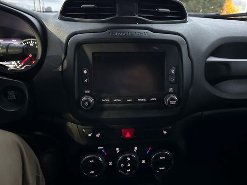 Used 2017 Jeep Renegade Trailhawk image 9