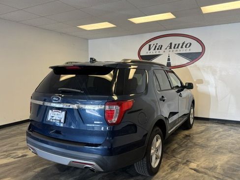 Used 2017 Ford Explorer XLT w/ Equipment Group 202A AWD/4WD image 9