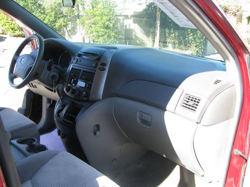 Used 2007 Toyota Sienna CE image 14