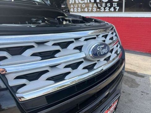 Used 2019 Ford Explorer XLT w/ Equipment Group 201A image 8