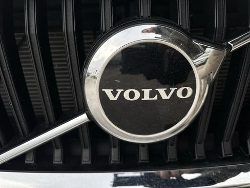 Used 2023 Volvo XC60 B5 Core image 32