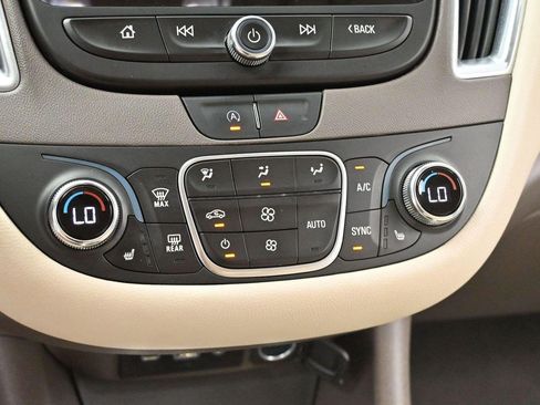 Used 2020 Chevrolet Malibu LT w/ Leather Package FWD image 22