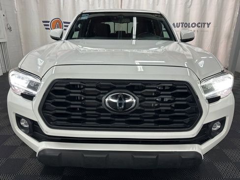 Used 2023 Toyota Tacoma TRD Off-Road w/ Black Out Package (TMS) image 3