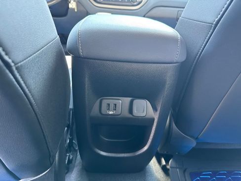 Used 2021 Chevrolet Colorado Z71 AWD/4WD image 16