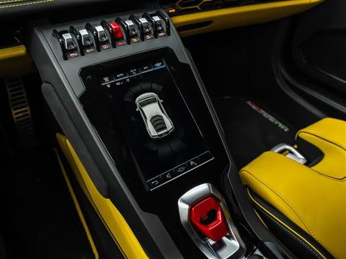 Used 2020 Lamborghini Huracan EVO image 23