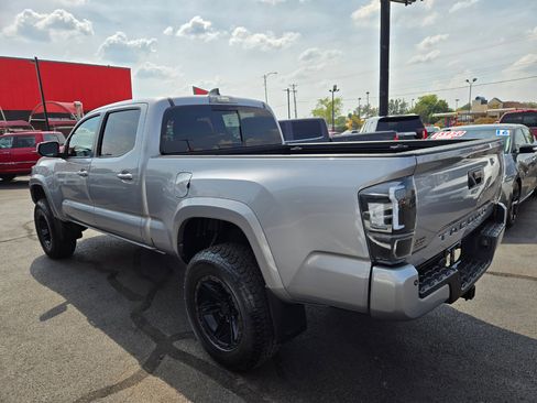 Used 2021 Toyota Tacoma TRD Off-Road image 5