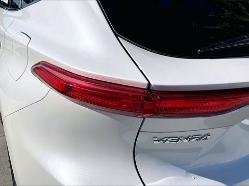 Used 2021 Toyota Venza Limited image 28