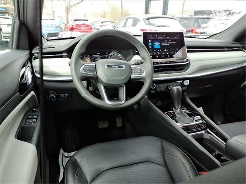 Used 2023 Jeep Compass Limited image 13