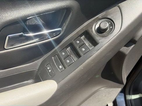 Used 2021 Chevrolet Trax LT AWD/4WD image 14