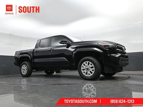 Used 2025 Toyota Tacoma SR RWD image 33