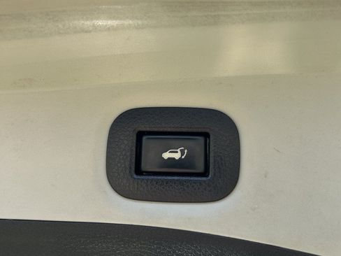 Used 2016 Nissan Rogue SL w/ SL Premium Package FWD image 29