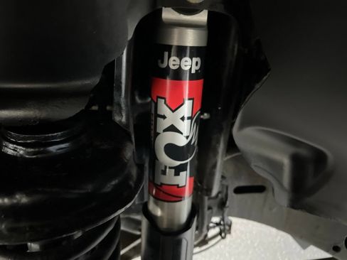 Used 2022 Jeep Gladiator Rubicon w/ Cold Weather Group AWD/4WD image 4