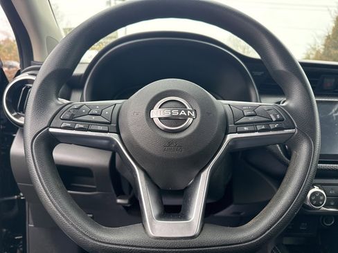 Used 2023 Nissan Kicks SV image 7