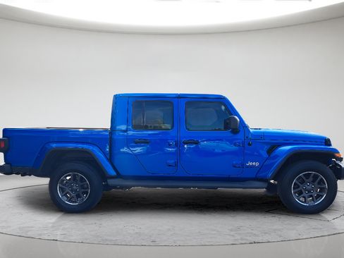 Used 2020 Jeep Gladiator Overland AWD/4WD image 6