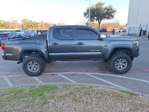 Used 2016 Toyota Tacoma TRD Sport w/ Towing Package image 7