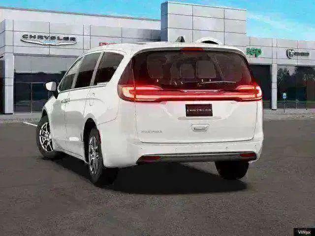 New 2027 Chrysler Pacifica Select FWD image 5