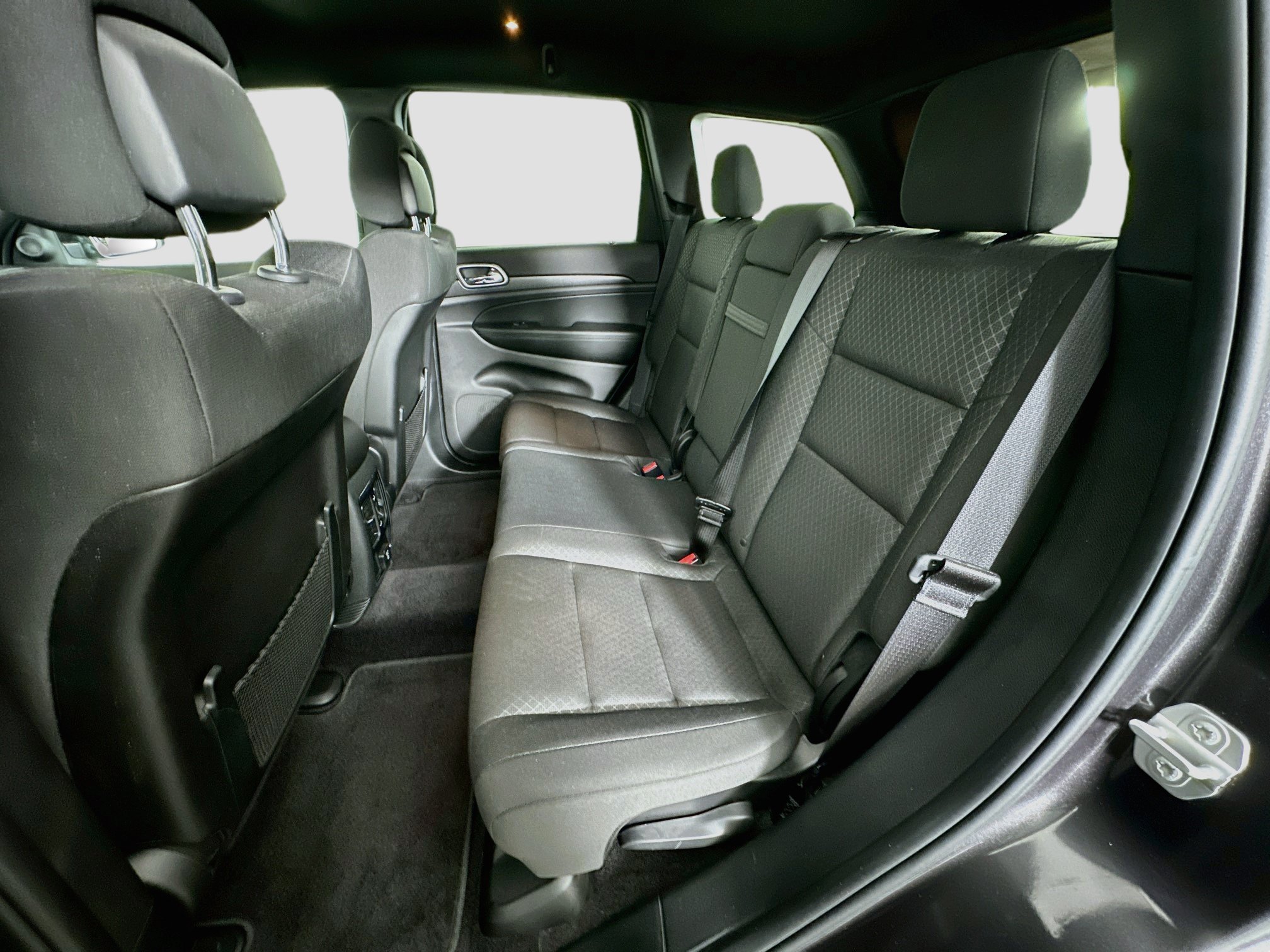 Used 2018 Jeep Grand Cherokee Laredo RWD image 28