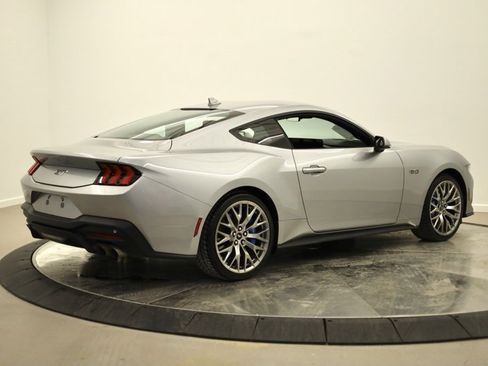 Used 2024 Ford Mustang GT Premium image 3