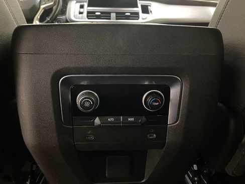 Used 2021 Chevrolet Suburban LT image 23