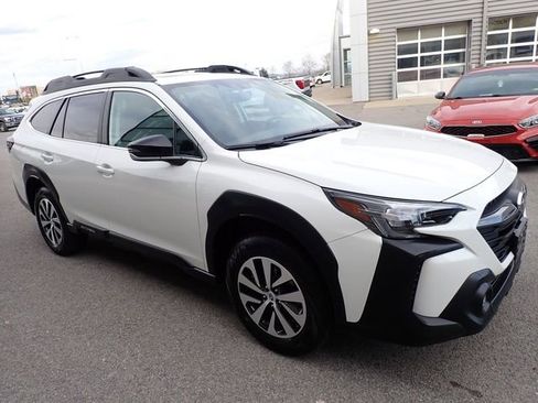 Used 2023 Subaru Outback Premium image 8