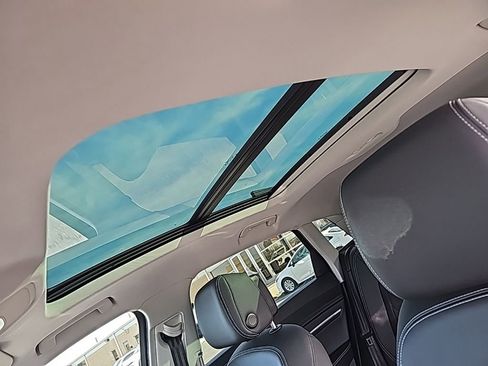 Used 2022 Audi e-tron Premium w/ Convenience Plus Package image 10